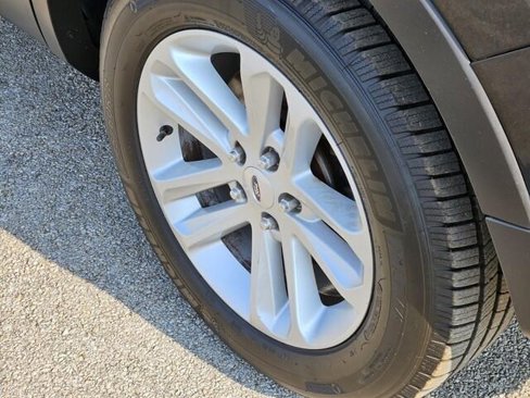 Used 2013 Ford Explorer XLT image 10