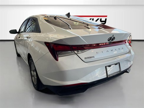 Used 2022 Hyundai Elantra SE image 5