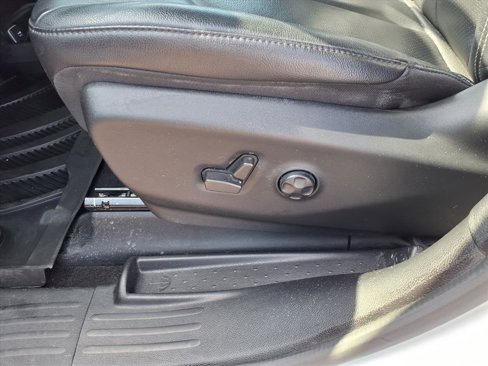 Used 2022 Chrysler Pacifica Touring-L w/ Uconnect Theater Family Group image 14