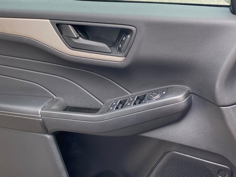 Certified 2022 Ford Escape SE w/ Cold Weather Package image 19