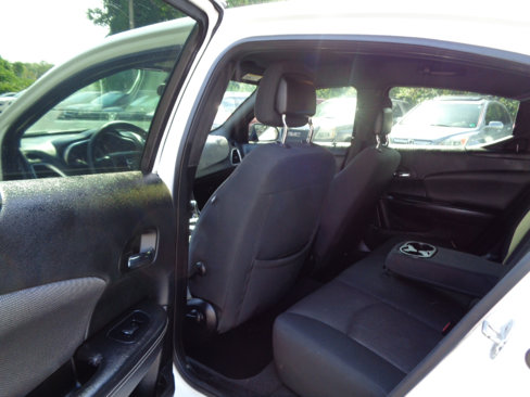 Used 2013 Dodge Avenger SE image 16