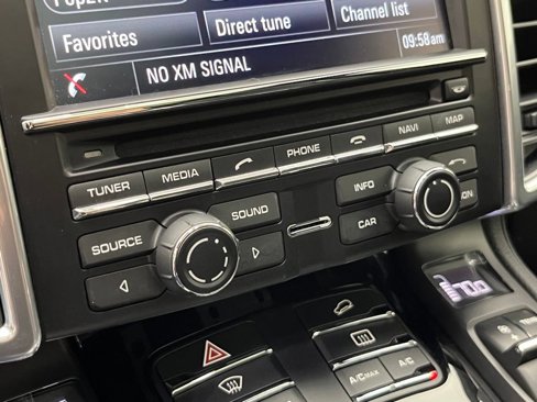 Used 2015 Porsche Cayenne S image 21