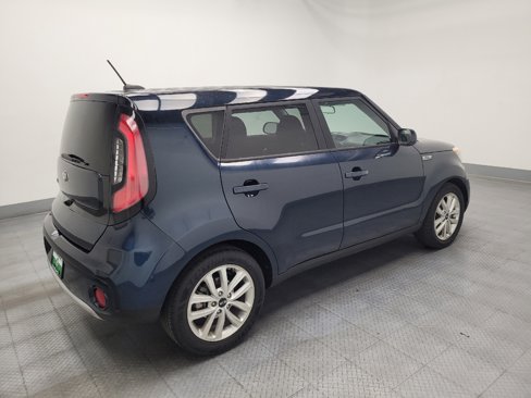 Used 2017 Kia Soul + image 10