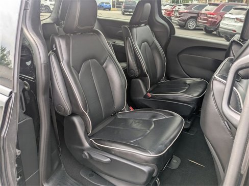 Used 2024 Chrysler Pacifica Premium image 19