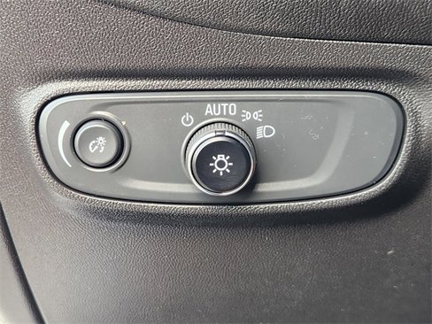 Used 2023 Chevrolet Equinox LT w/ Driver Convenience Package image 21
