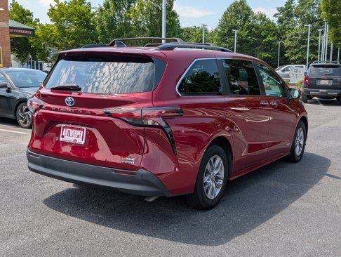 Certified 2021 Toyota Sienna XLE image 4