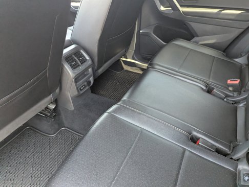 Used 2021 Volkswagen Tiguan SE image 15