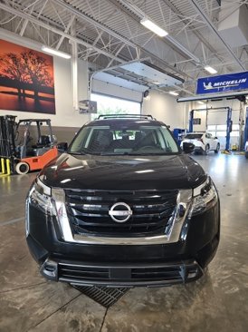 Used 2022 Nissan Pathfinder SV image 3