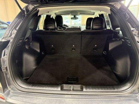 Used 2019 Jeep Cherokee Trailhawk w/ Cold Weather Group image 28