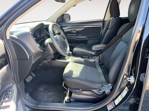 Used 2020 Mitsubishi Outlander ES image 9