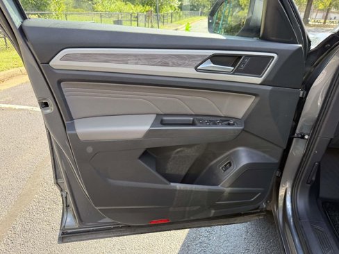 Used 2023 Volkswagen Atlas Cross Sport SE image 12