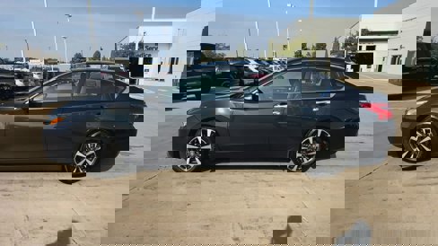 Used 2017 Nissan Altima 2.5 SL w/ Moonroof Package image 43