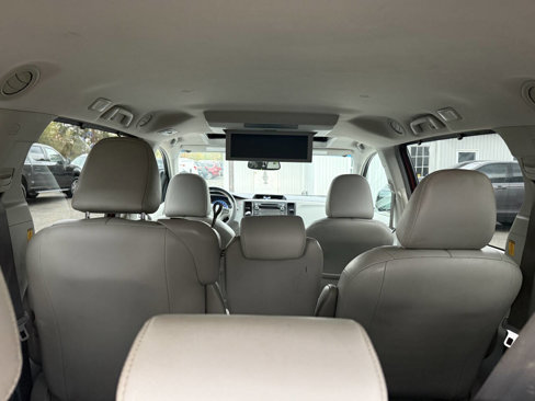 Used 2011 Toyota Sienna XLE image 14