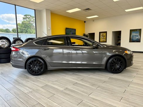 Used 2016 Ford Fusion Titanium image 4