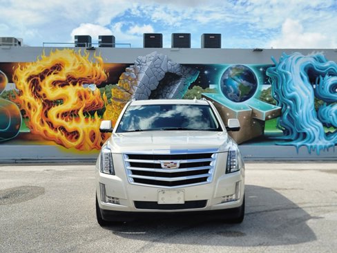 Used 2016 Cadillac Escalade ESV Luxury image 2