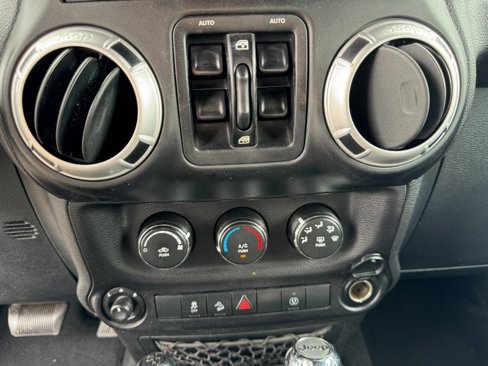 Used 2013 Jeep Wrangler Unlimited Sahara w/ Connectivity Group image 31