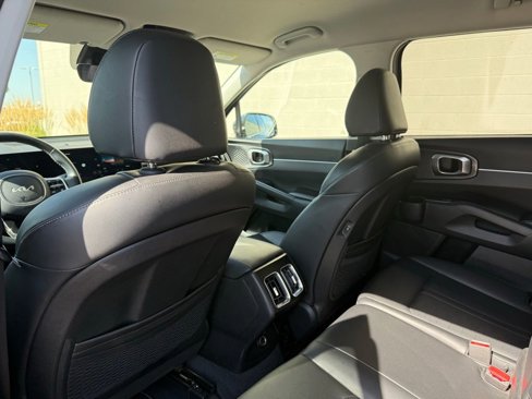 Used 2024 Kia Sorento S image 22