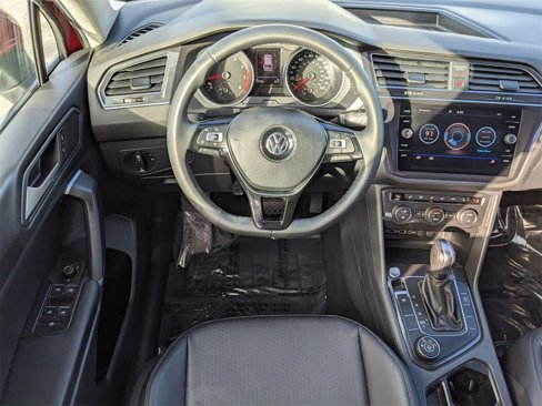 Used 2020 Volkswagen Tiguan SE w/ Panoramic Sunroof Package image 16
