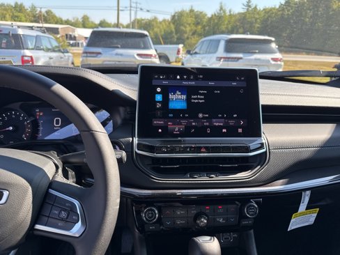 New 2025 Jeep Compass Latitude w/ Convenience Group image 17