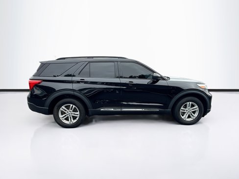 Used 2022 Ford Explorer XLT image 8