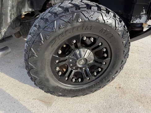 Used 2003 HUMMER H2 w/ Preferred Equipment Group image 19