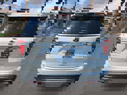 Used 2017 Ford Explorer XLT image 7