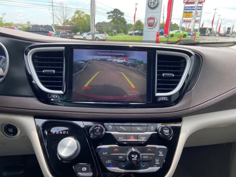 Used 2021 Chrysler Pacifica Touring image 30
