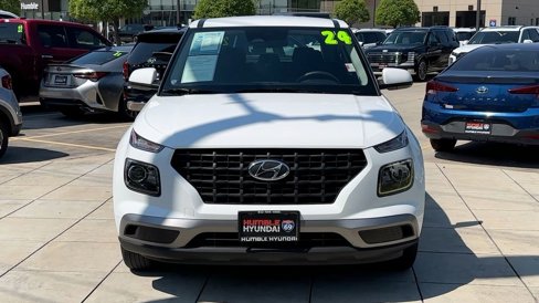Certified 2024 Hyundai Venue SE image 9