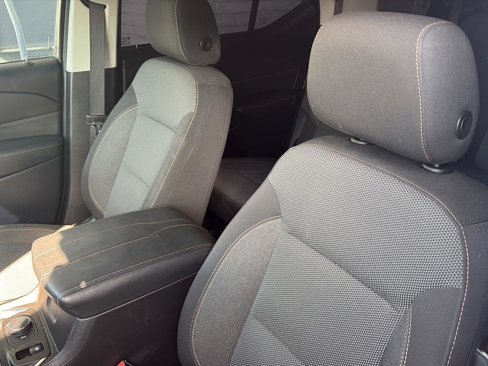 Used 2018 Chevrolet Traverse LT image 27