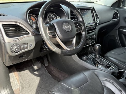 Used 2019 Jeep Cherokee Limited image 19