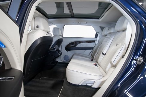 Used 2023 Bentley Bentayga Extended Wheelbase image 44