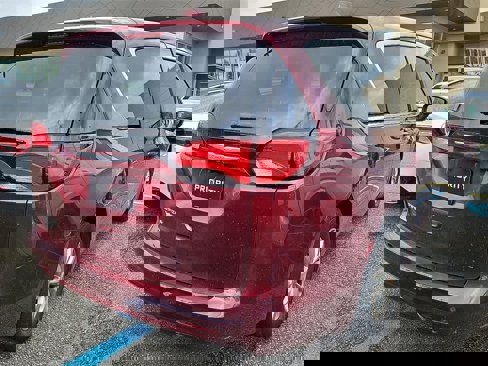 Used 2017 Chrysler Pacifica Touring w/ Tire & Wheel Group image 3