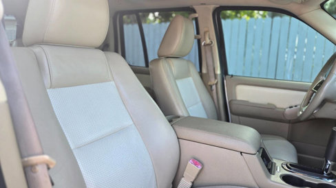 Used 2010 Mercury Mountaineer Premier image 27