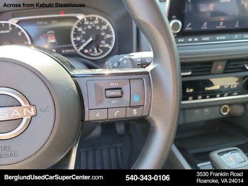 Used 2023 Nissan Rogue SV image 30