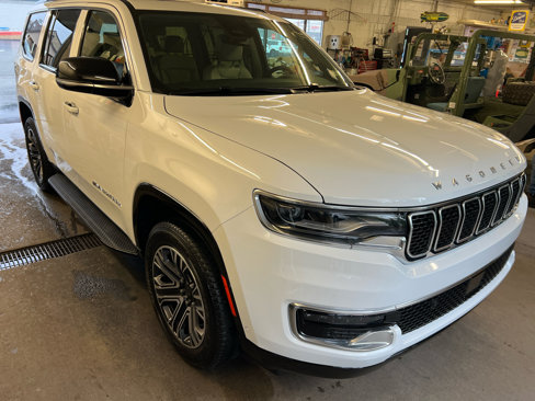 Used 2023 Jeep Wagoneer 4WD w/ Premium Group I image 12