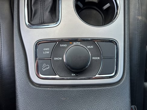 Used 2018 Jeep Grand Cherokee Limited image 41
