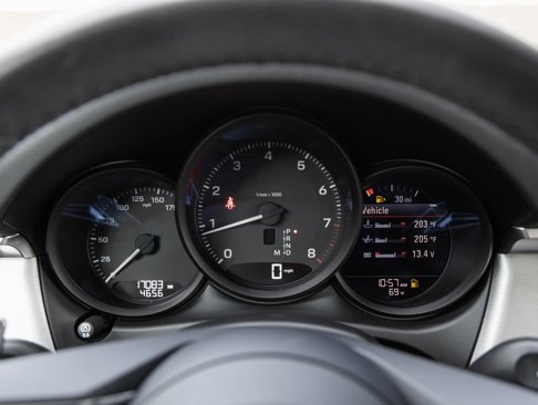 Certified 2022 Porsche Macan image 14
