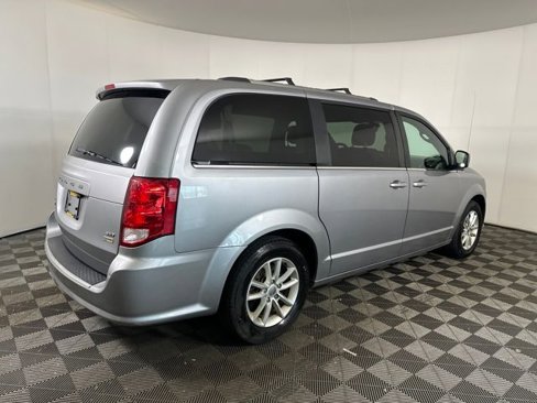 Used 2019 Dodge Grand Caravan SXT image 3