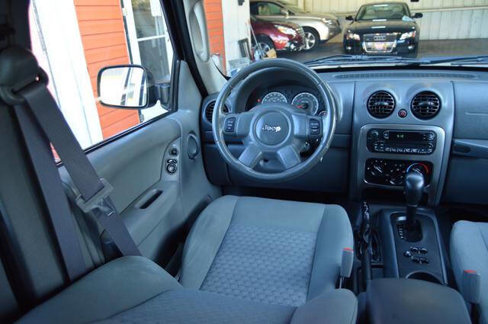 Used 2005 Jeep Liberty Renegade image 42