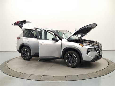 Used 2024 Nissan Rogue SV image 17