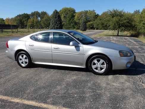 Used 2008 Pontiac Grand Prix w/ Preferred Package image 1