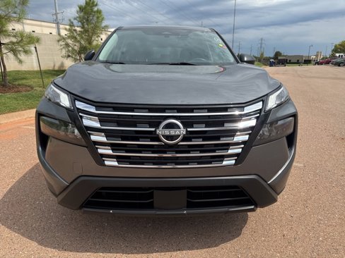 Used 2024 Nissan Rogue S image 2