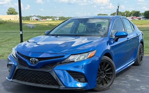 Used 2019 Toyota Camry SE image 1