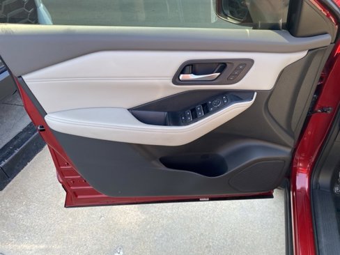 Used 2023 Nissan Rogue SL image 18