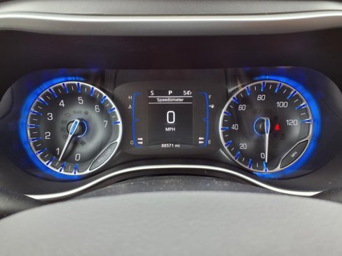 Used 2020 Chrysler Pacifica Touring-L image 21