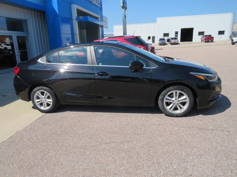 Used 2017 Chevrolet Cruze LT w/ Convenience Package image 11