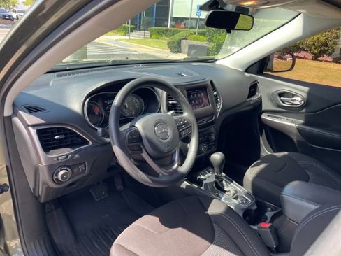 Used 2019 Jeep Cherokee Latitude w/ Popular Appearance Group image 17