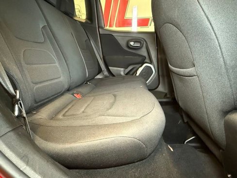 Used 2018 Jeep Renegade Latitude image 24