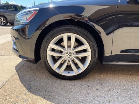Used 2018 Volkswagen Passat 2.0T SE image 17