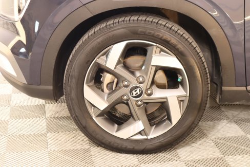 Used 2022 Hyundai Venue Limited image 18